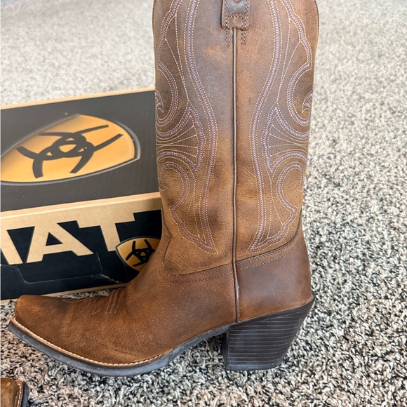 Ariat Women's Distressed Brown cowgirl boots - Picture 6 of 14